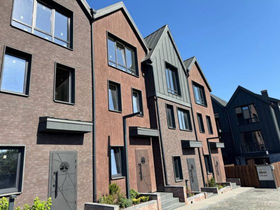 БЕЗ КОМІСІЇ, готовий таун, вул. Живописна Петропавловская Борщаговка