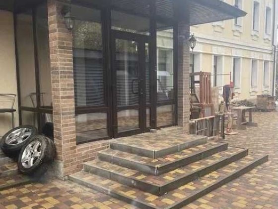 Продам окремостоящу триповерхову будівлю вул.Клочківська 29. Харків