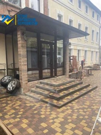 Продам окремостоящу триповерхову будівлю вул.Клочківська 29. - фото 1