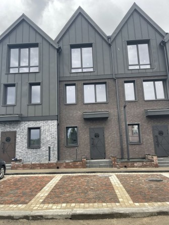 Готовий таунхаус біля озерв Петропавлівська Борщагівка - фото 1