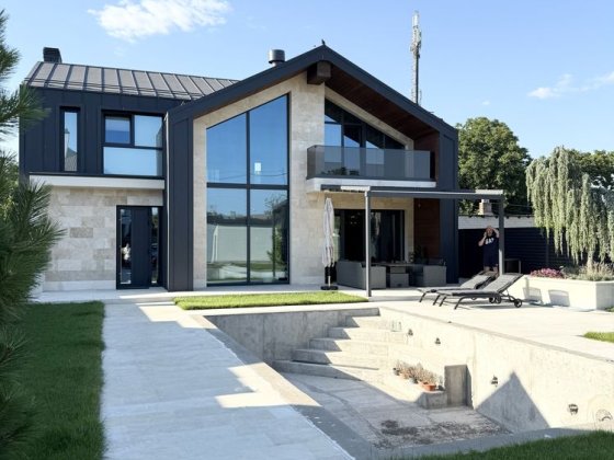 Чубаевка , ул.Обильная . Стильный дом с Авторским интерьером. Бассейн Одеса