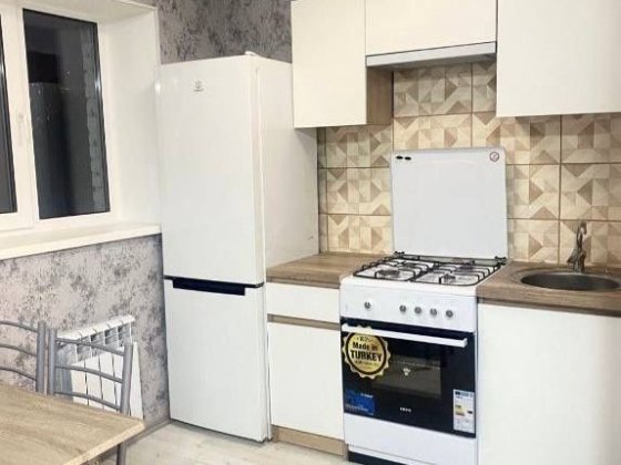 Світла однокімнатна, центр міста Бровары