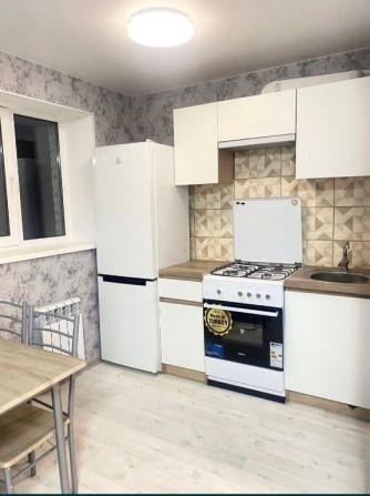 Світла однокімнатна, центр міста - фото 1