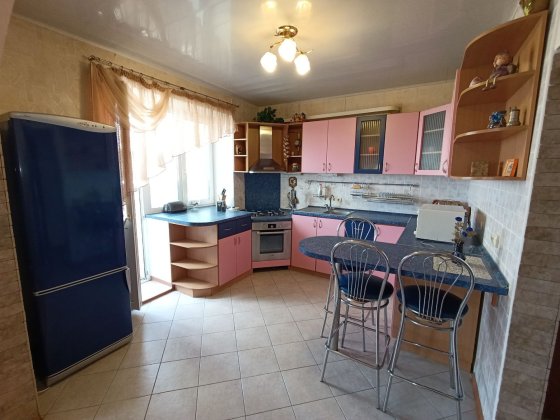 Сдам 3-ком квартиру г. Буча бул. Богдана Хмельницкого ЦЕНТР, свободно Буча