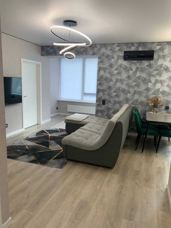 Сучасна 2кк в комплексі біля з/д. Новий ремонт і техніка. Перша здача - фото 1