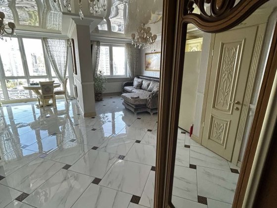 Продаж 3 кімн. квартири в Києві Вишневое