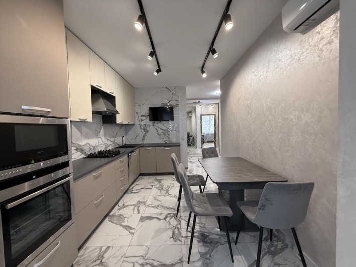 Оренда просторої квартири в центральній частині міста - фото 1