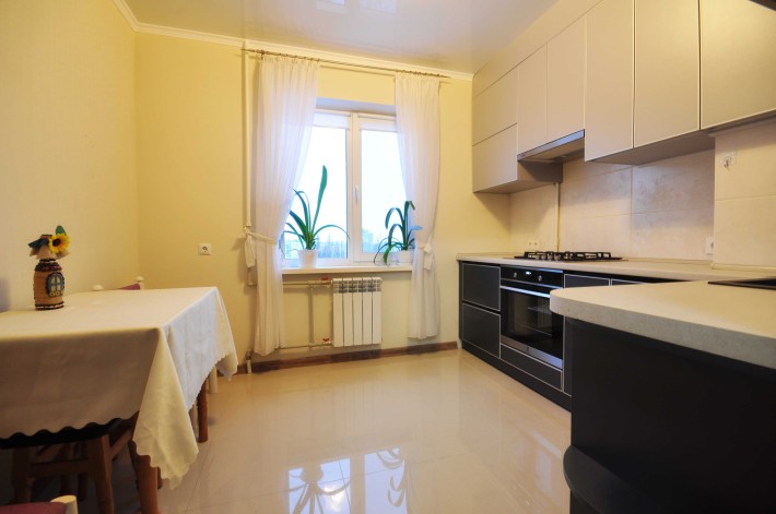 Видова 2-кімнатна квартира з ремонтом вул. Героїв Крут - фото 1