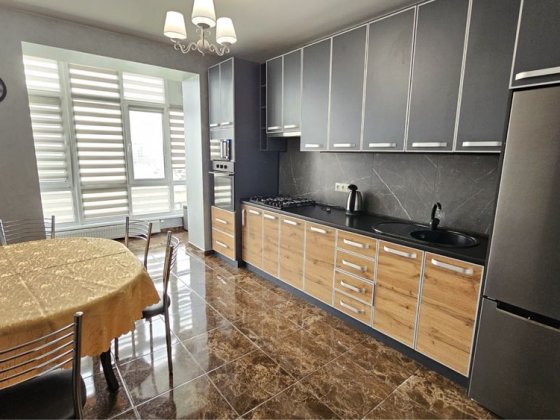 Центр.частина.Сучасна, новобудов.закритий двір. Ивано-Франковск