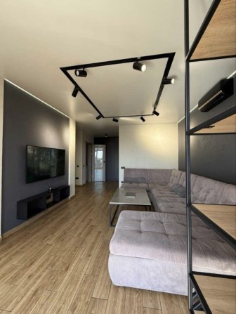 Здам одно-кімнатну квартиру в центрі міста з особливим дизайном - фото 1