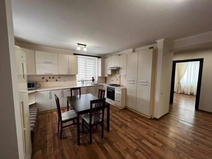 Оренда 3 км квартири в затишному районі міста - фото 1