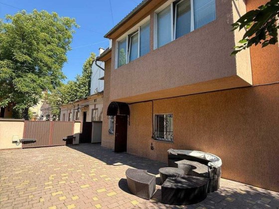 ОРЕНДА! 4-кімнатна квартира-особняк з власним подвір’ям у центрі міста Івано-Франківськ