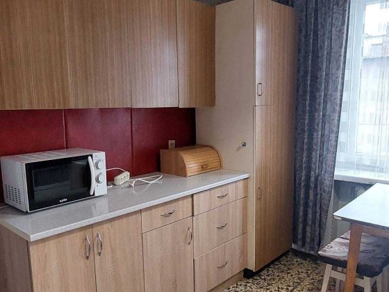 Оренда  3 кімнатна  квартира  район 8го Березня Луцк