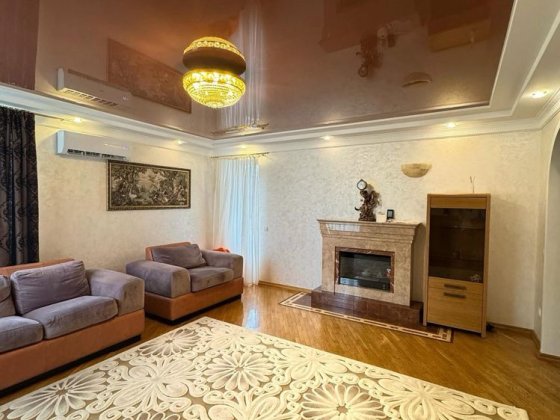 Простора квартира з гаражем в центральній частині м.Луцьк Луцк