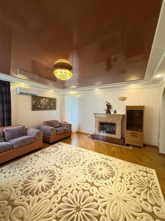 Простора квартира з гаражем в центральній частині м.Луцьк - фото 1