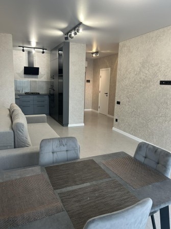 Перша здача сучасної 1-кімнатної квартири  біля озера - фото 1