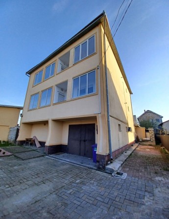 Здається 3х км кватира в будинку на дві квартири!!! - фото 1