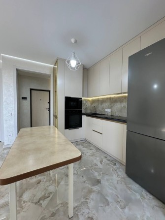 Оренда світлої 1 км квартири поруч з парком - фото 1