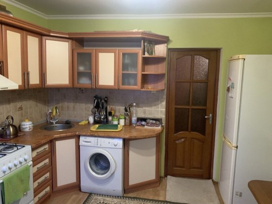 1 кім.кв. вул.Макарова, поряд "Кінза".