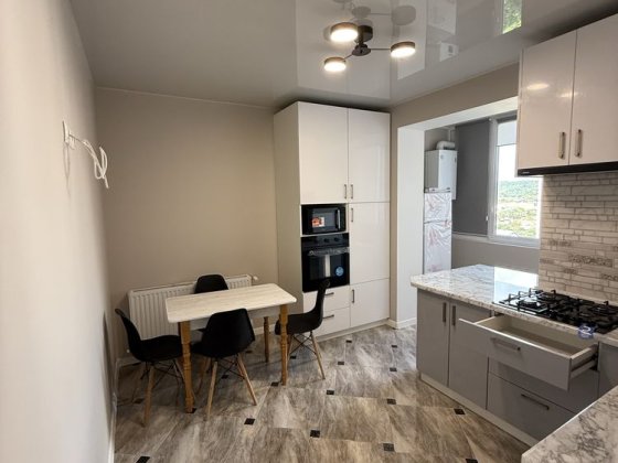 Трикімнатна квартира поруч Метро Івано-Франківськ