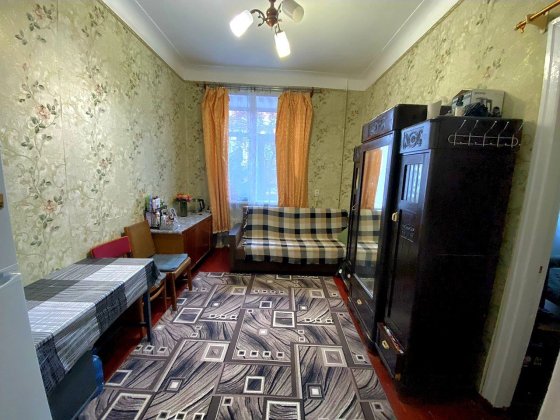 Полтава. Центр ост Луначарского 2ком 6000 и свет. Комунальные входят Полтава