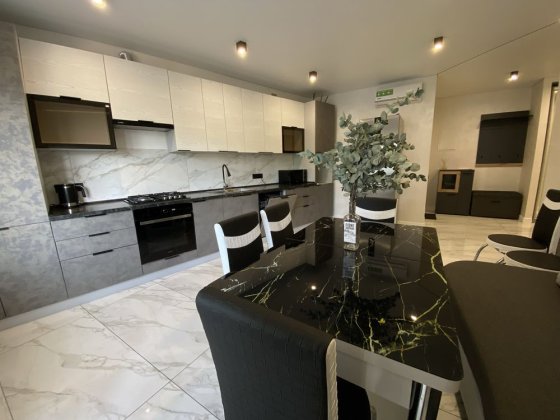 Оренда просторої 3-кімнатної квартири в самому центрі Івано-Франківськ