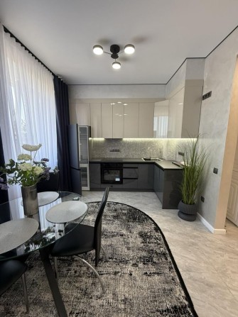 Оренда 2-кімнатної квартири з сучасним ремонтом - фото 1