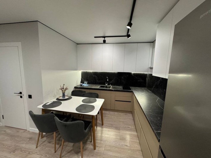 Здам в оренду 1-к квартиру поруч Щасливого в клубному будинку! - фото 1