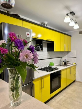 Здається в оренду 2 кімнатна квартира по вул.Злуки - фото 1