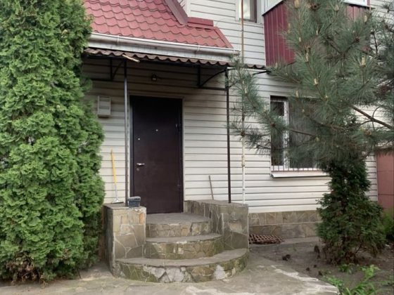 Оренда 2-х поверхової  квартири  з власним  двором Поділ !! Полтава