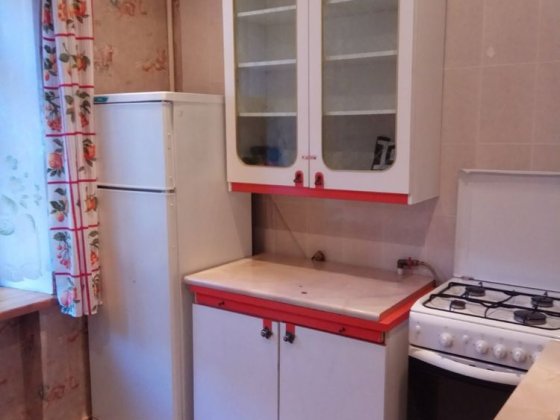 Поділ поруч з зупинкою Полтава