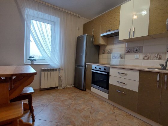 1 кім квартира, 1-2 місяці, Авто