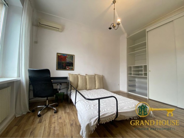 Оренда квартири в центрі міста по вулиці Комерційна - фото 1