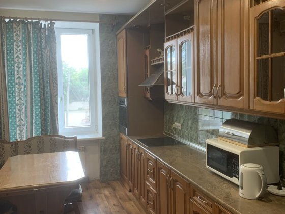 Сдается 3-х комнатная сталинка в центрально -городском районе Кривий Ріг