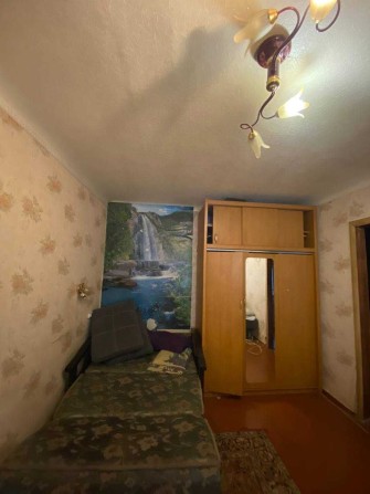 Сдам 1 ком. в Центре ближнем, пер Кустарный д 6, рядом 23 шк. - фото 1