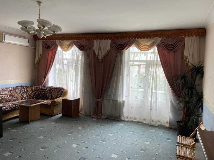 Велика квартира в довгострокову оренду - фото 1