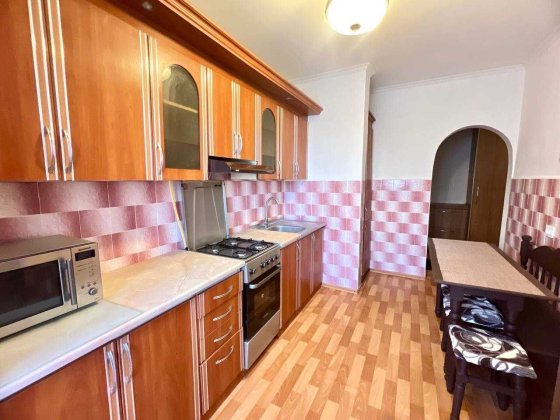 Комфортна 3 -  кімнатна квартира на Північному з технікою та меблями Ровно