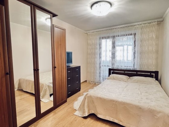 ЛЕВАДА Оренда сучасної просторої трикімнатноі квартири Полтава