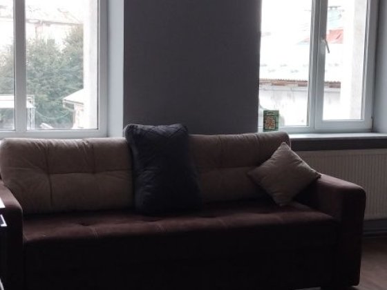 БЕЗ РІЄЛТОРА/Довгострокова Оренда кімнати 8000 грн +к.п Чернівці