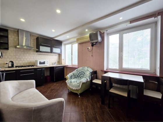 Здам 2х кімнатну, ПРОСПЕКТ НЕЗАЛЕЖНОСТІ (ТЦ МАЙДАН). МЕБЛІ та техніка! Черновцы