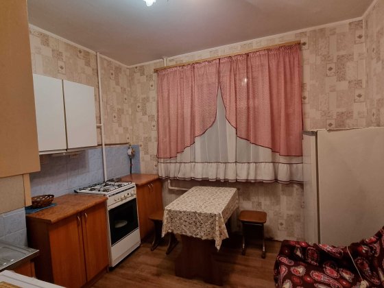 Захищена з усіх сторін . Оренда квартири на Шуменському . Другий повер Херсон