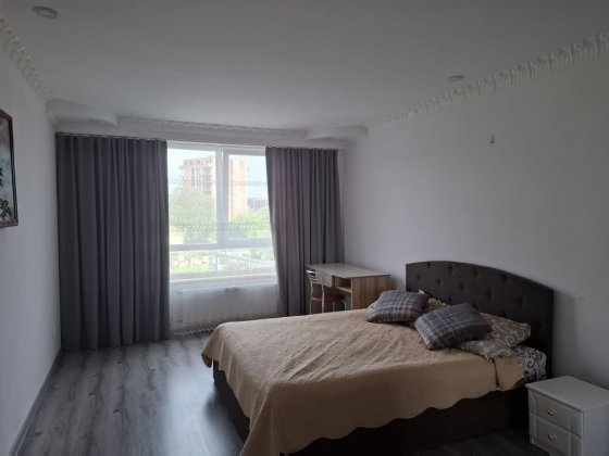 Вільна 2-кімнатна простора квартира біля Майдану Черновцы