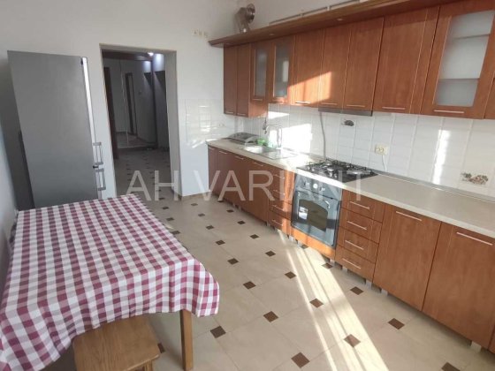 Здається в оренду 3-кімнатна квартира, вул. Осипенка     Код: 35396 Ужгород