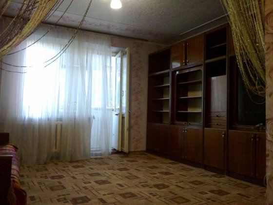 Сдам отличную квартиру с техникой и мебелью возле Голливуда. Чернігів