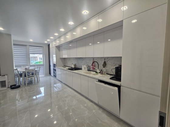 Здається 2 кімнатна новобудова в центрі з парковкою Ужгород