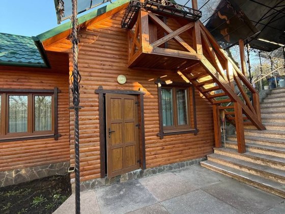 Довгострокова оренда будиночку Черновцы