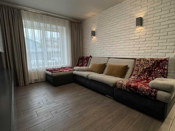 Здається 3 кімнатна новобудова з власним двориком і альтанкою Черновцы