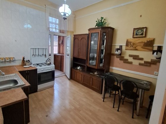 Здається 2-х кімнатна квартира в центрі міста Черновцы
