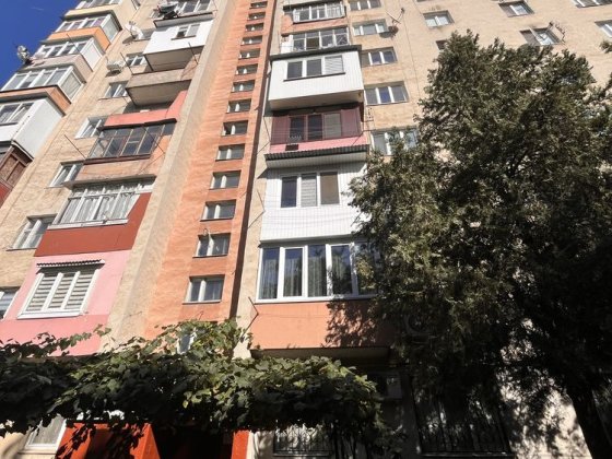 Оренда однокімнатної квартири  вул. Головна 190 (р-н Бульвару) Черновцы