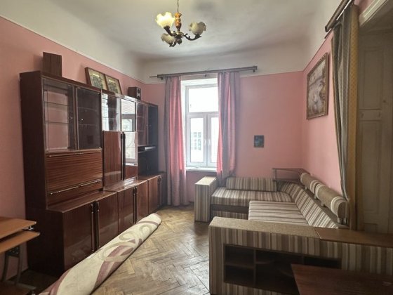 Здається 2 кім квартира на вул. Головній біля Соборної площі Черновцы